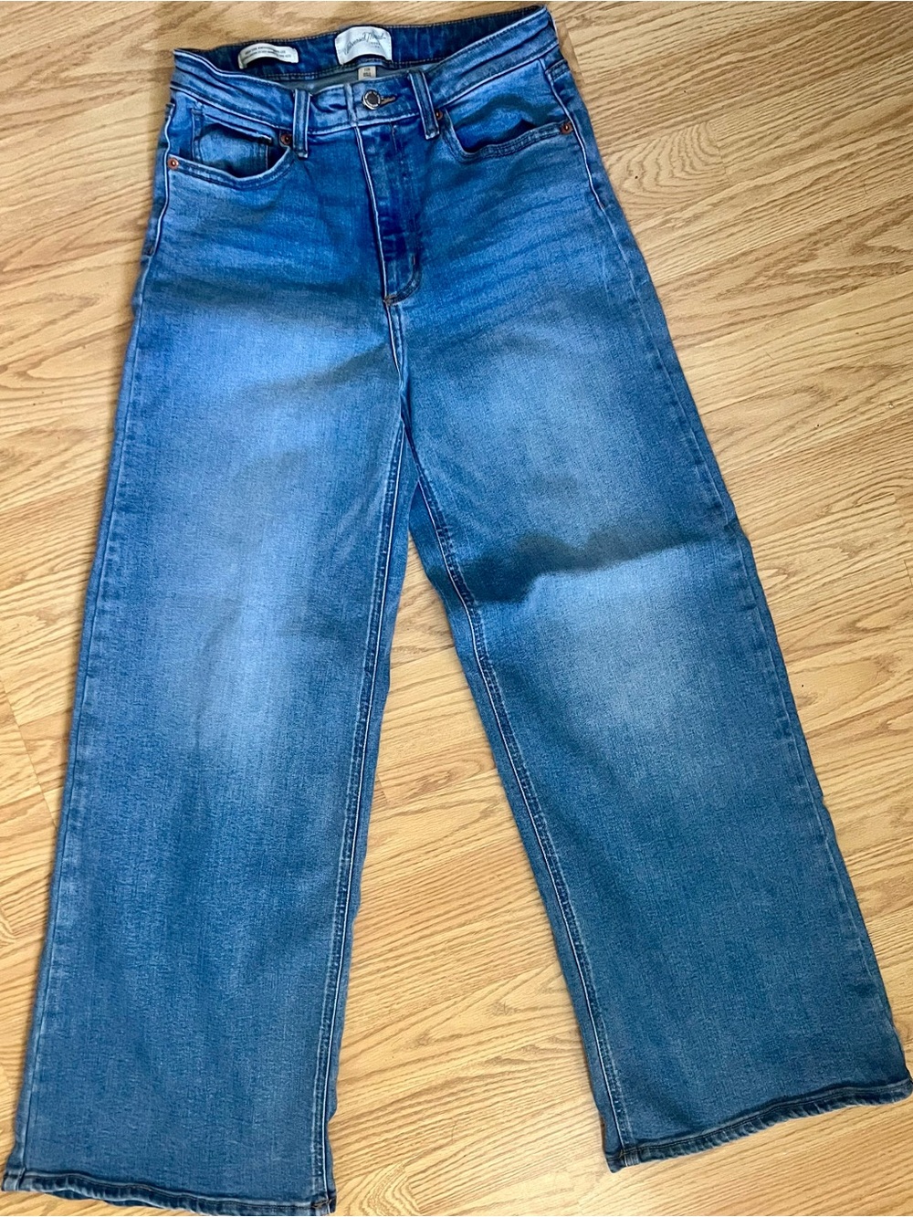 Universal Thread Men's Relaxed Wide-Leg Denim Jeans in Medium Blue